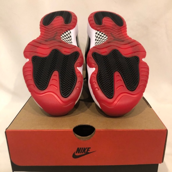 Jordan 11 Retro Playoffs Bred (2019) - Picture 4 of 5